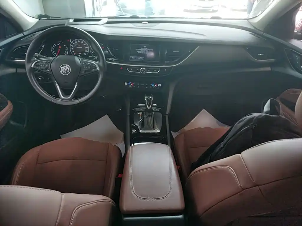 Buick Regal 2018 — фото 10
