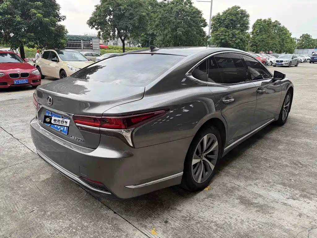 Lexus LS 2020 — фото 10