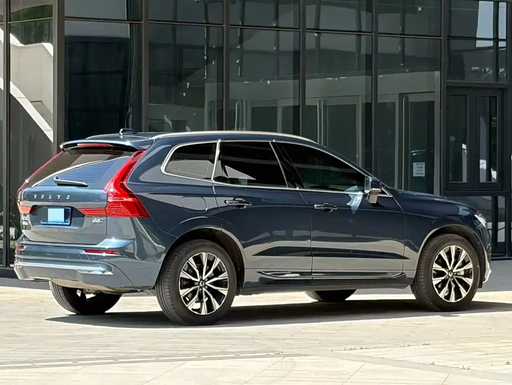 Volvo XC60 2022 — фото 4