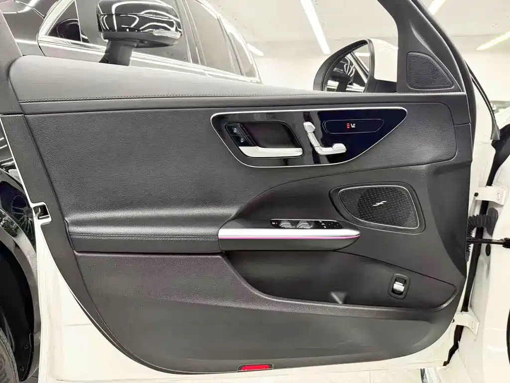 Mercedes-Benz C-Class 2024 — фото 11