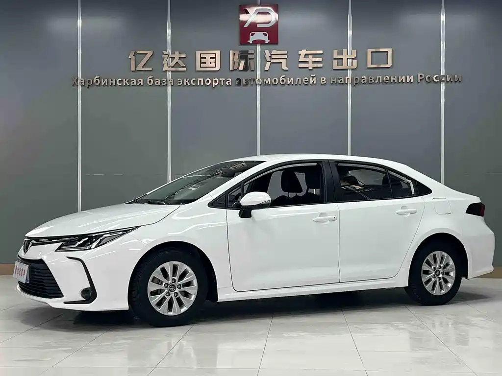 Toyota Corolla 2023 — фото 1