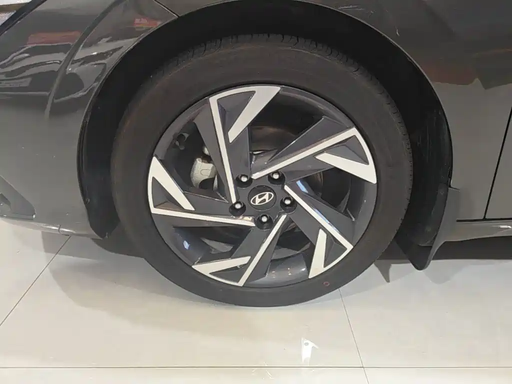 Hyundai Elantra 2025 — фото 23
