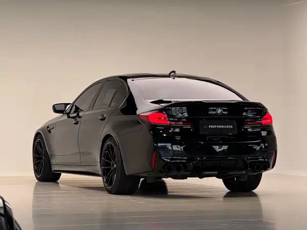 BMW M5 2022