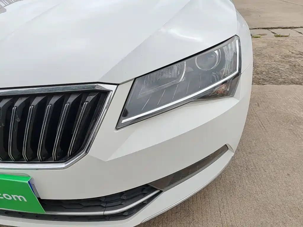 Skoda Superb 2019 — фото 24