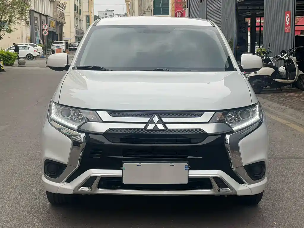 Mitsubishi Outlander 2022