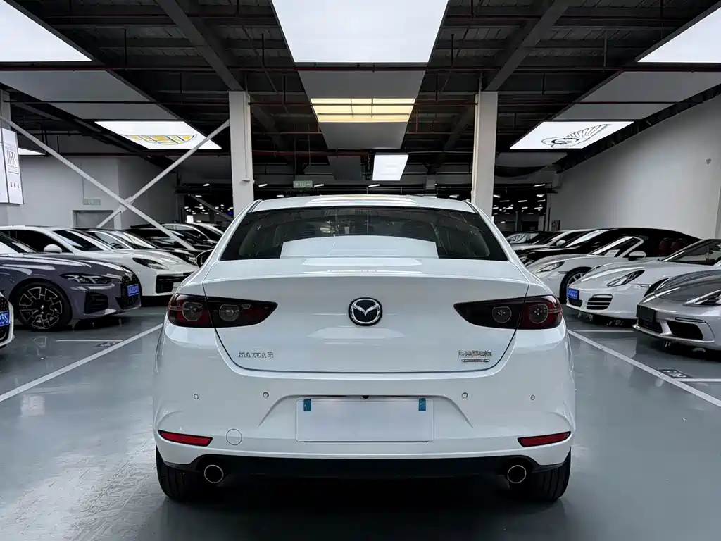 Mazda 3 Axela 2019 — фото 10