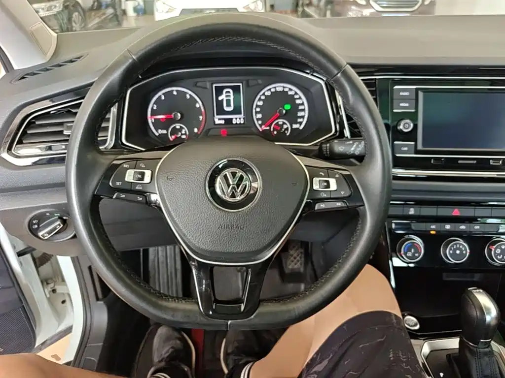 Volkswagen T-Roc 2019 — фото 11