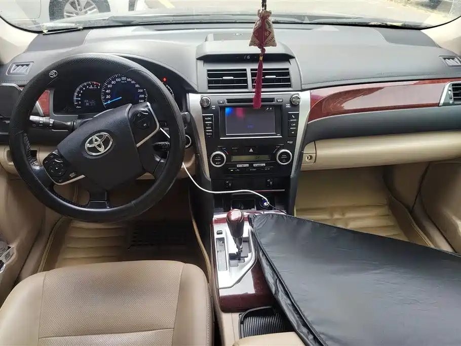Toyota Camry 2015 — фото 12