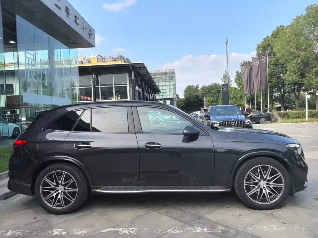 Mercedes-Benz GLC AMG 2025 — фото 4