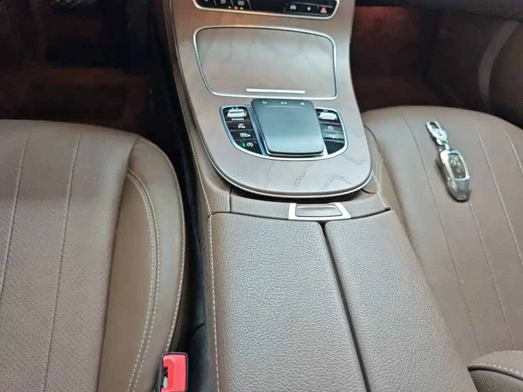 Mercedes-Benz E-Class 2023 — фото 14