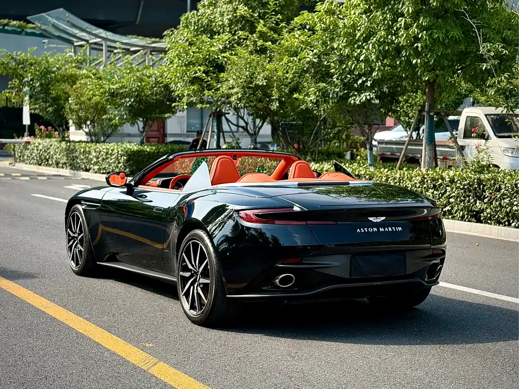 Aston Martin DB11 2023 — фото 7