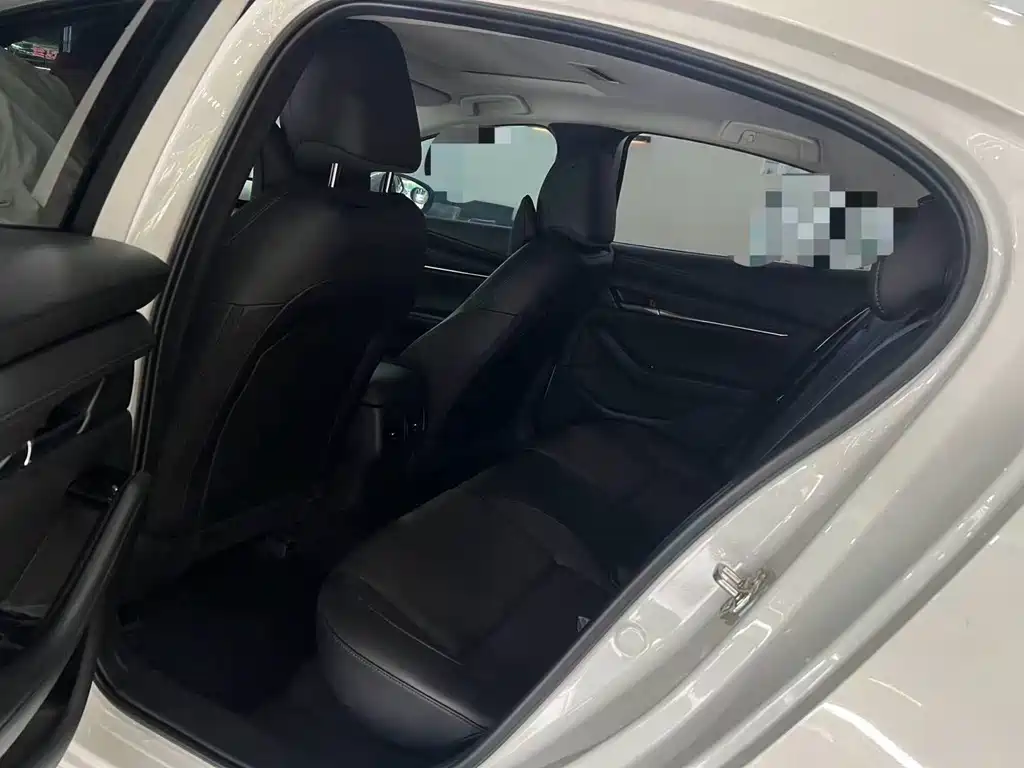 Mazda 3 Axela 2026 — фото 4