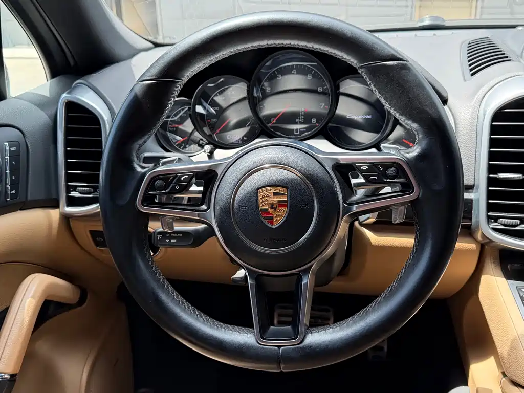 Porsche Cayenne 2015 — фото 9