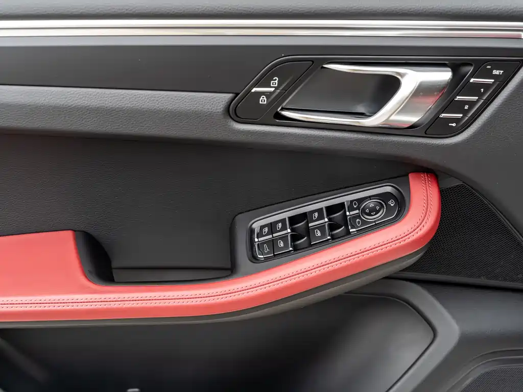 Porsche Macan 2023 — фото 16