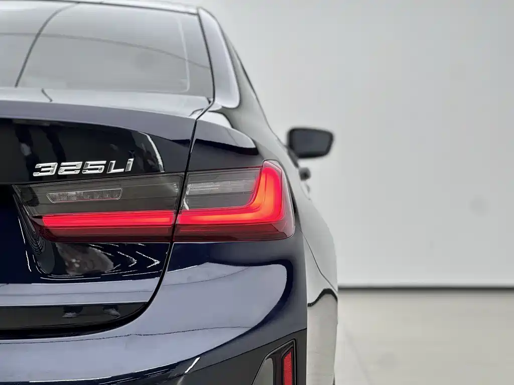 BMW 3 Series 2023 — фото 15