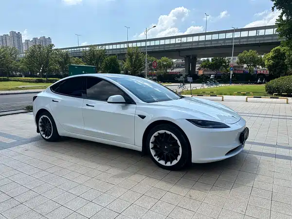Tesla Model 3 2024