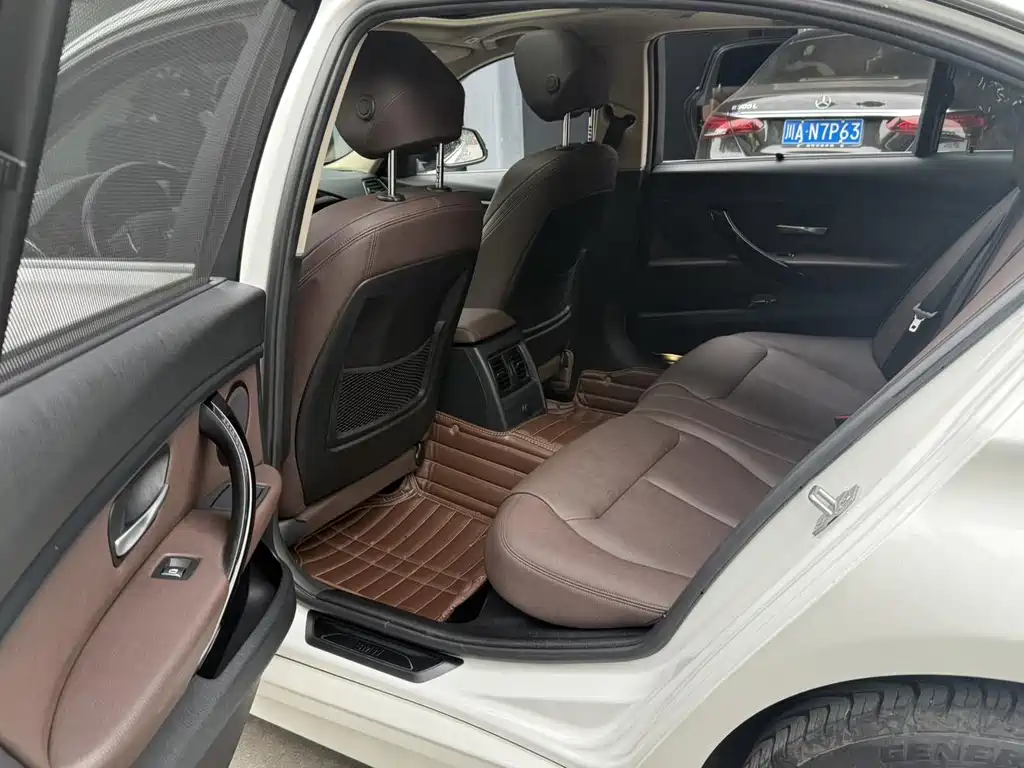 BMW 3 Series 2018 — фото 17