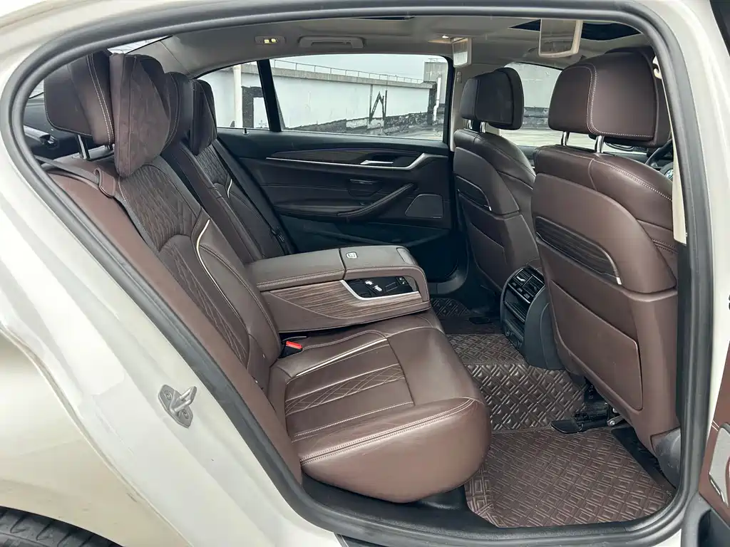 BMW 5 Series New Energy 2019 — фото 14