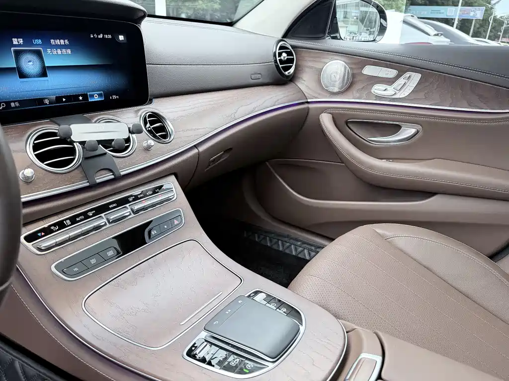 Mercedes-Benz E-Class 2023 — фото 4
