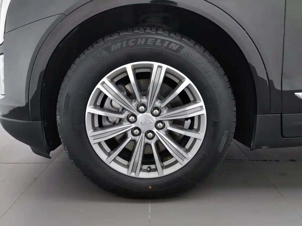 Cadillac XT5 2017 — фото 17