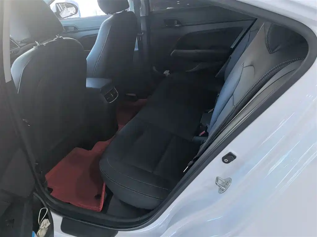 Hyundai Elantra 2019 — фото 14