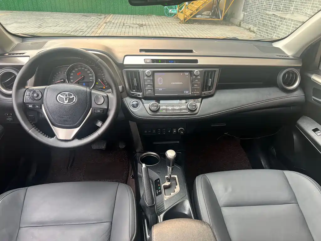 Toyota RAV4 2015 — фото 17
