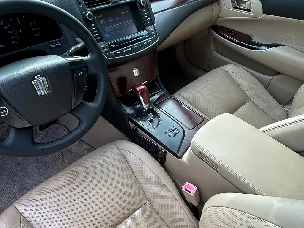Toyota Crown 2011 — фото 7