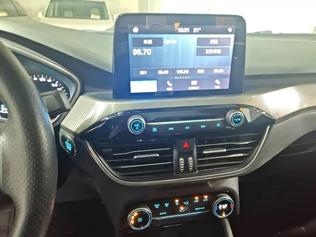 Ford Focus 2020 — фото 13