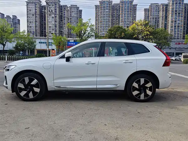 Volvo XC60 Plug-In Hybrid 2024
