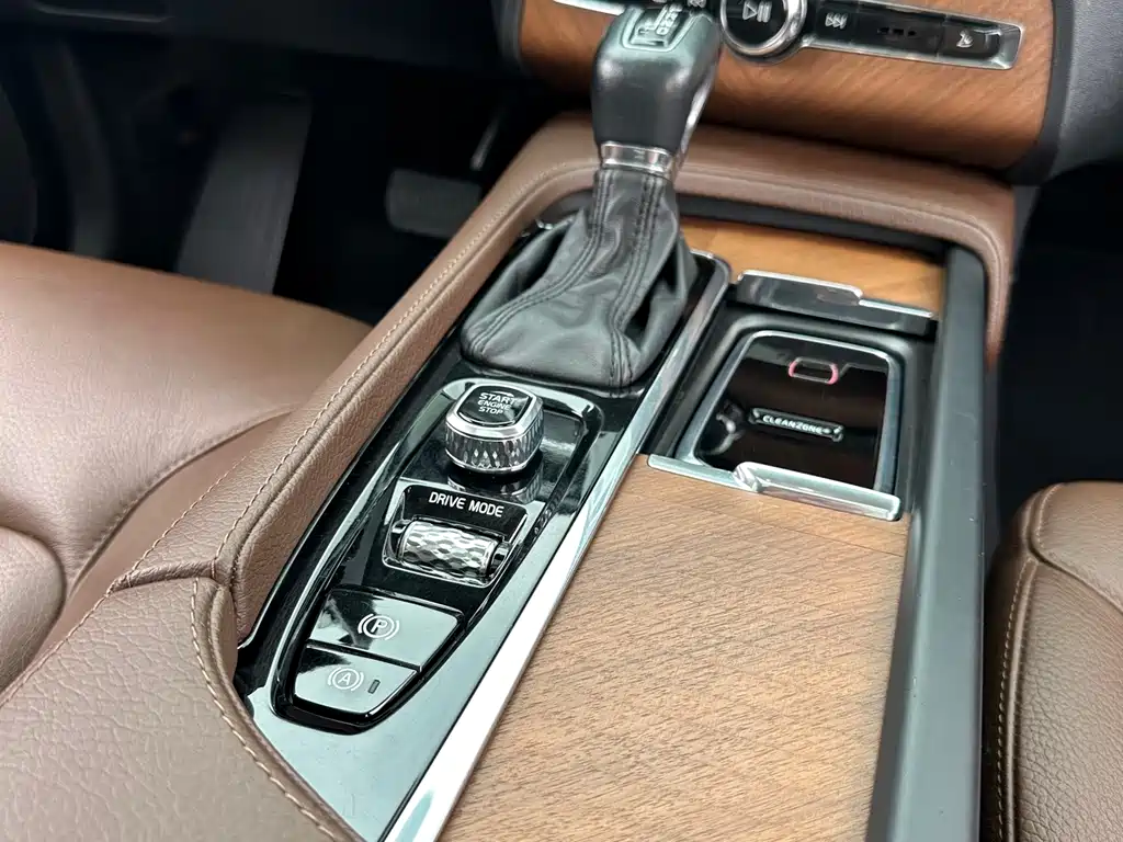 Volvo XC90 2019 — фото 18