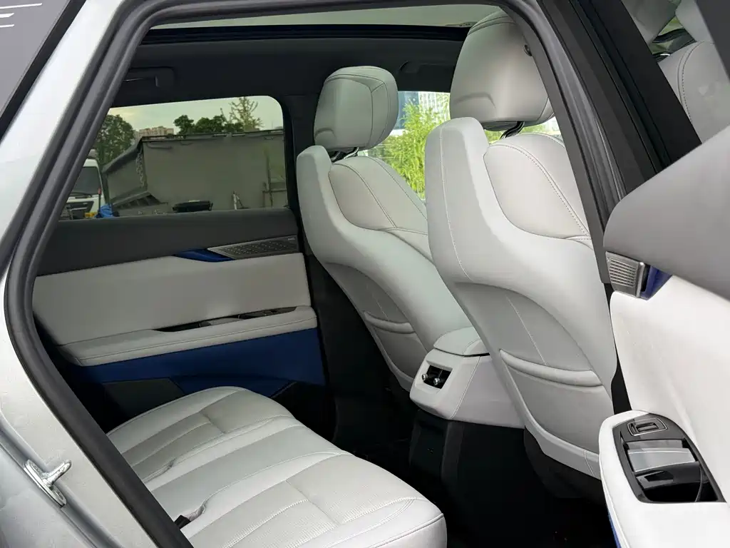 Cadillac IQ Aoge 2024 — фото 9