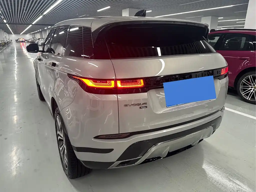 Land Rover Evoque 2023 — фото 17