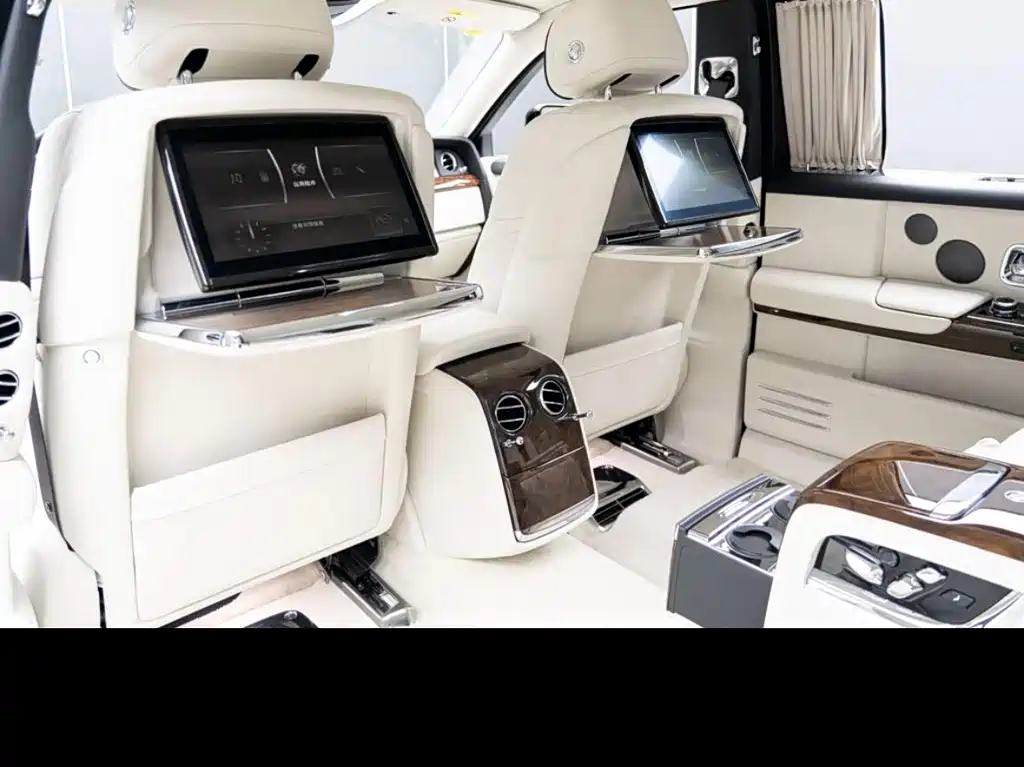 Rolls-Royce Phantom 2018 — фото 15