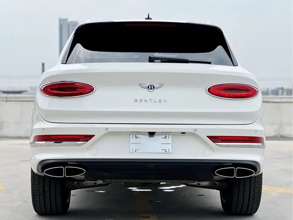 Bentley Bentayga 2026 — фото 13