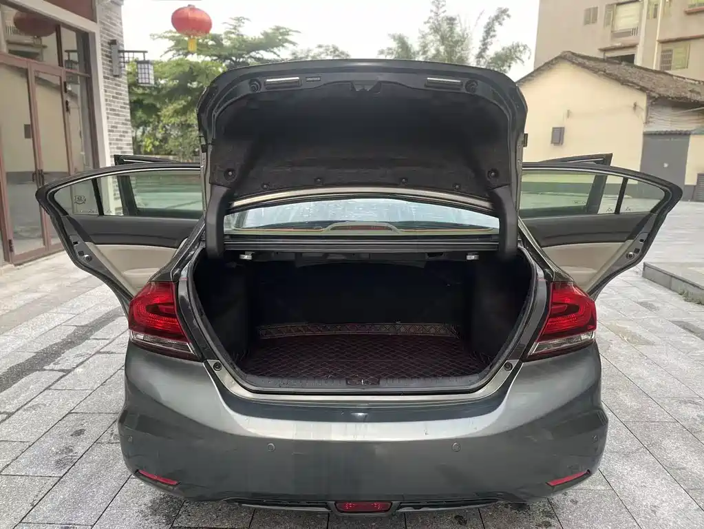 Honda Civic 2014 — фото 18