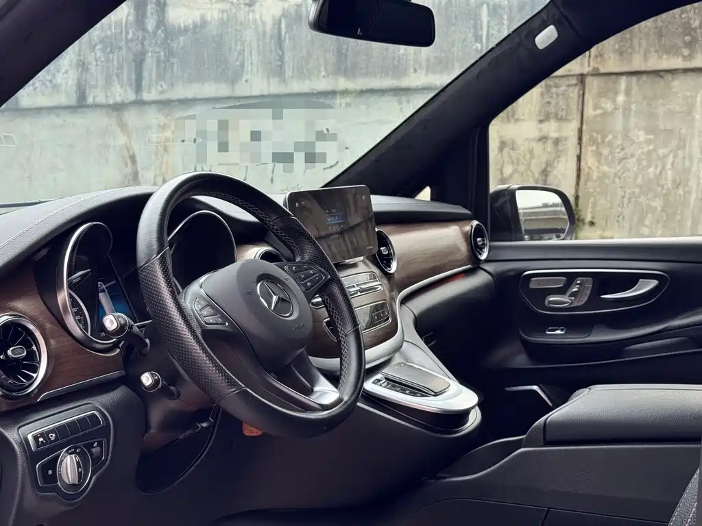Mercedes-Benz V-Class 2021 — фото 10