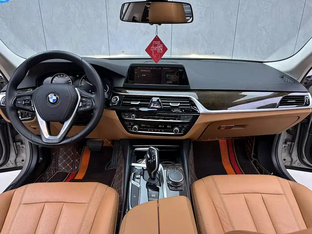 BMW 5 Series 2018 — фото 7