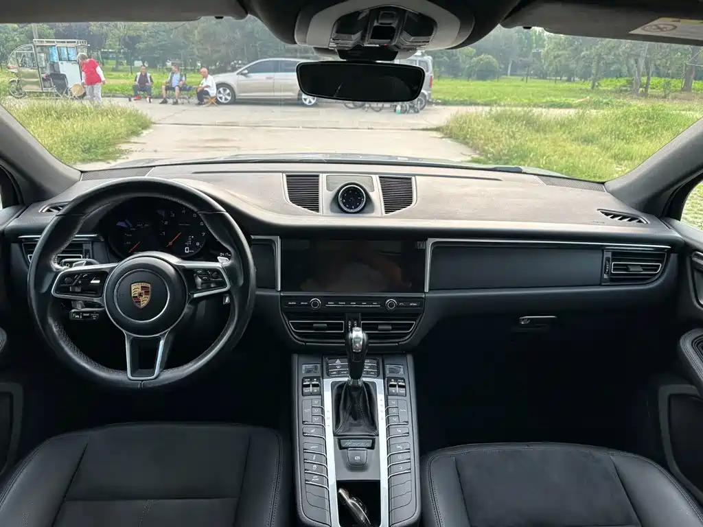 Porsche Macan 2020 — фото 10