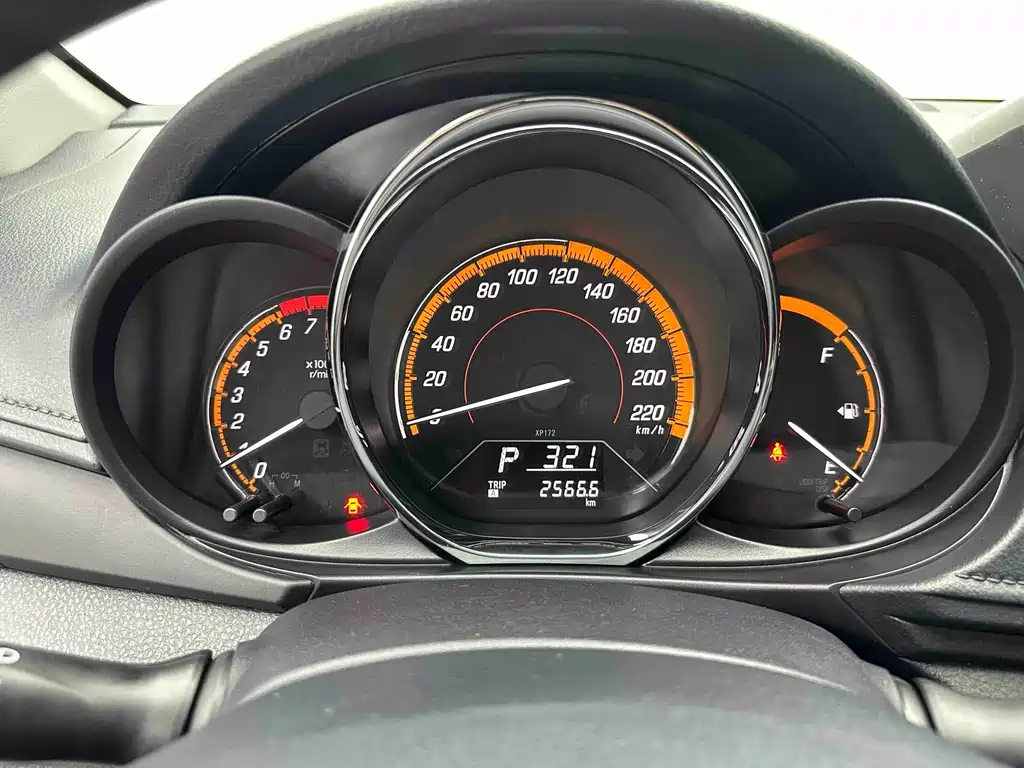 Toyota Yaris L 2022 — фото 15