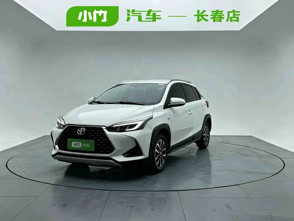 Toyota Yaris L 2022 — фото 1