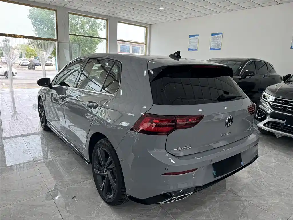 Volkswagen Golf 2023