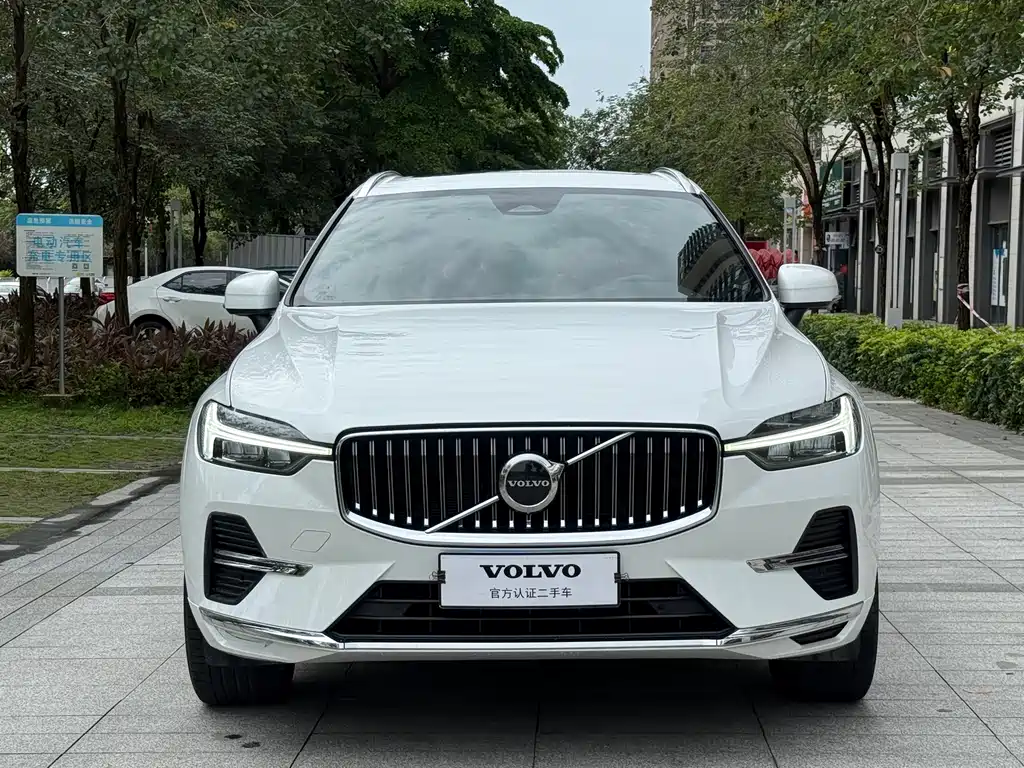 Volvo XC60 2022 — фото 2