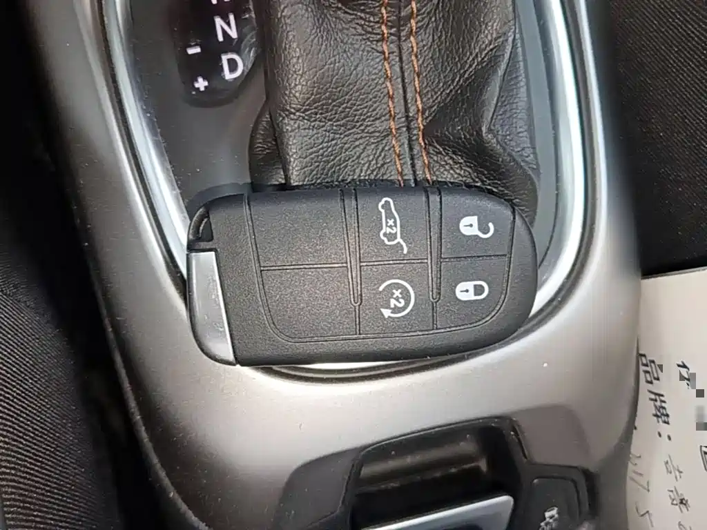 Jeep Compass 2017 — фото 9