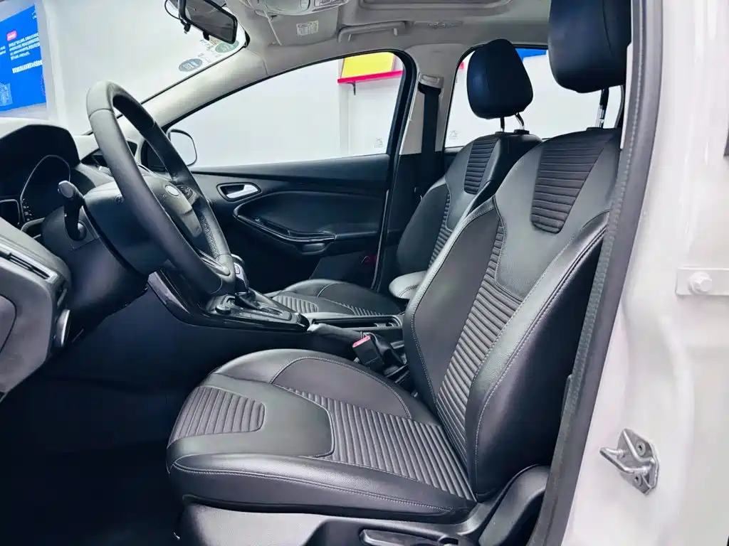Ford Focus 2018 — фото 19