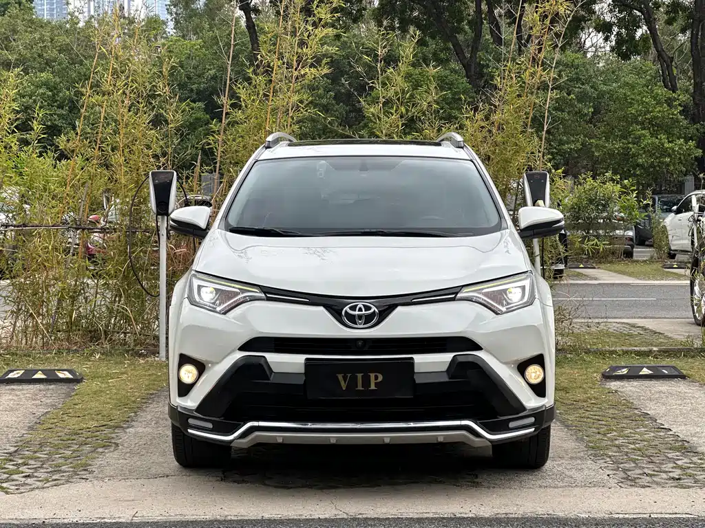 Toyota RAV4 2017 — фото 2