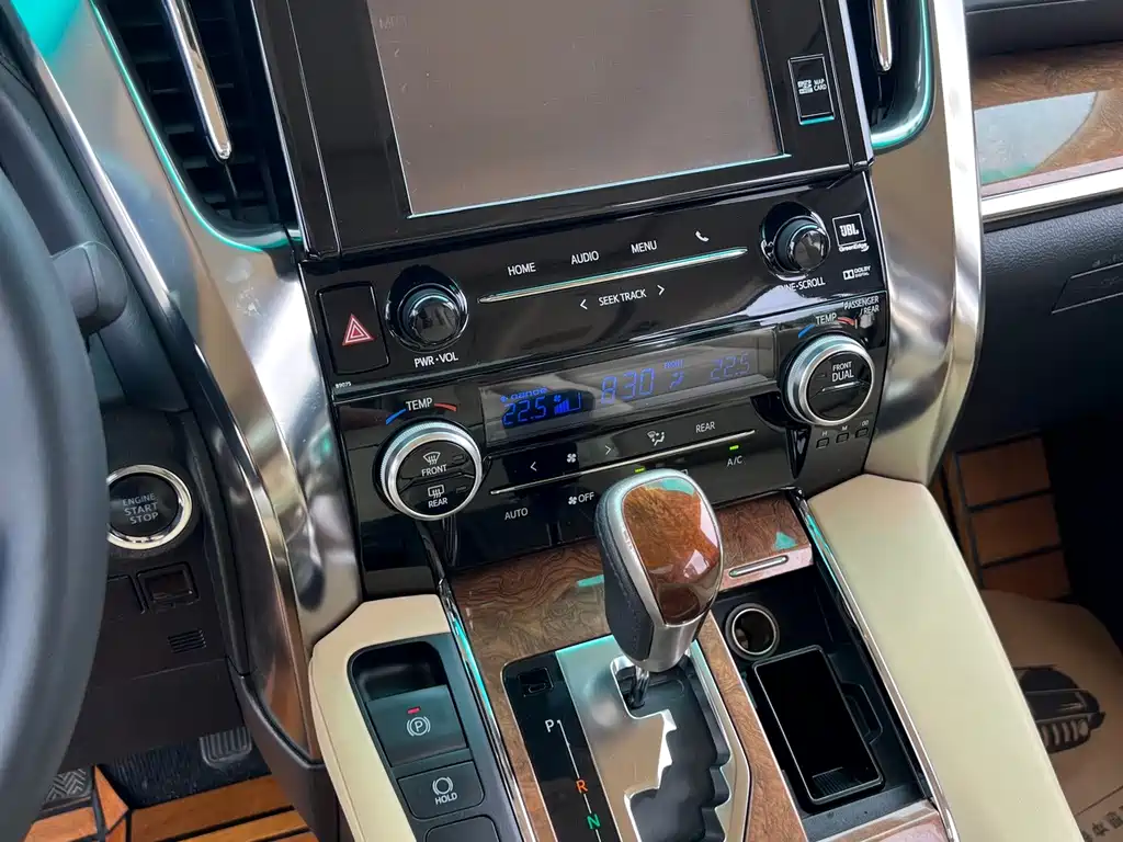 Toyota Alphard 2016 — фото 12