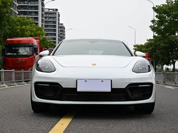 Porsche Panamera 2021
