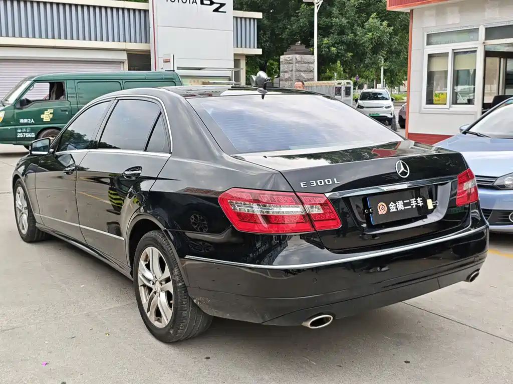 Mercedes-Benz E-Class 2010 — фото 2