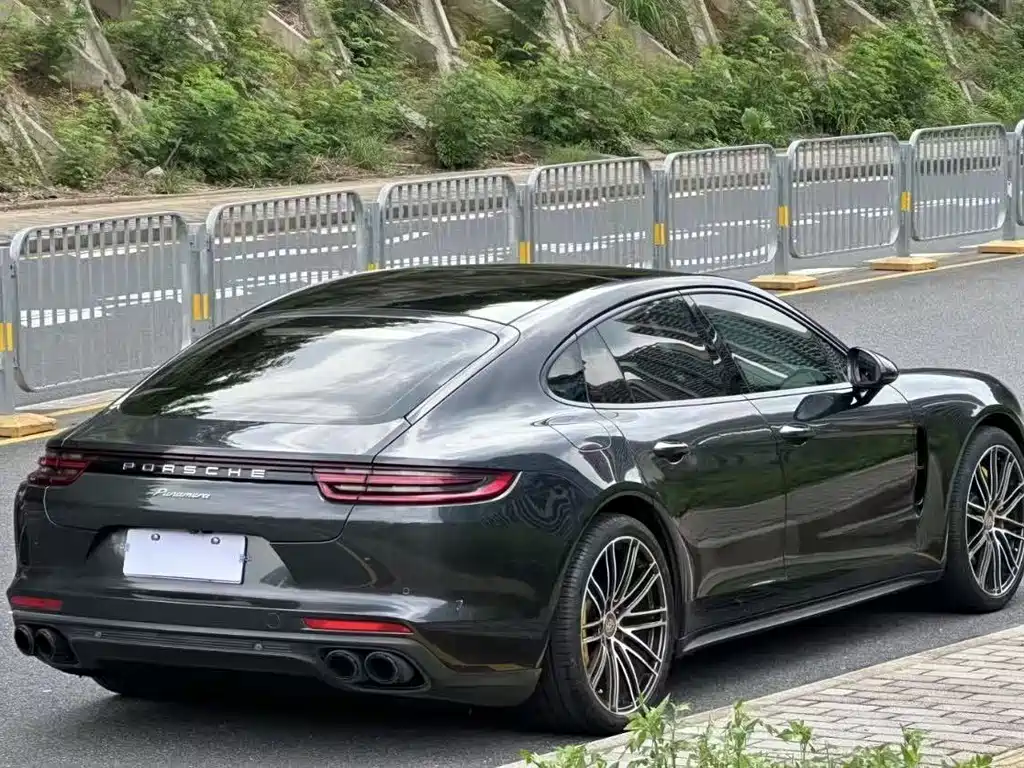 Porsche Panamera 2017 — фото 14