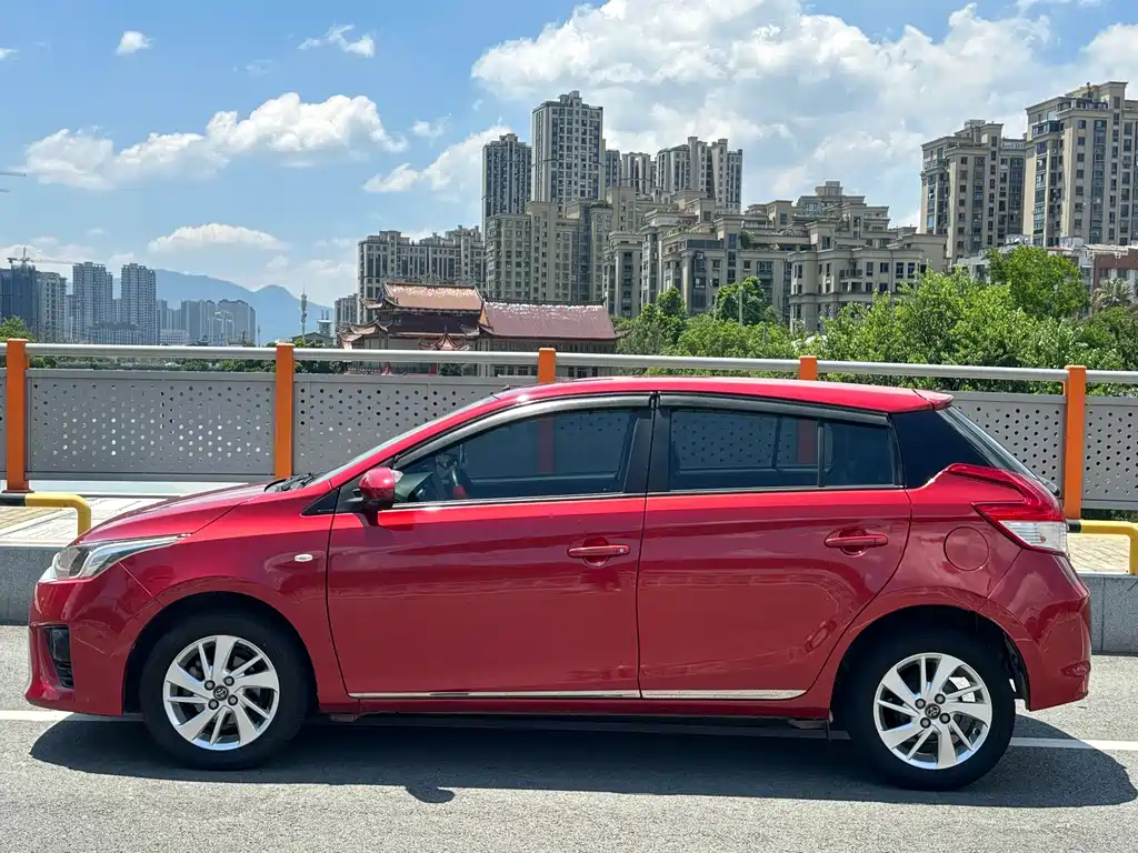 Toyota Yaris L 2015 — фото 14